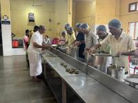 Yuvadhara lends a hand in the Bojanshala - Kara Seva Shivir 2025, SCM Shirali - Day 6 (02 Jan 2026) Pictures Courtesy Chitrapur Yuvadhara